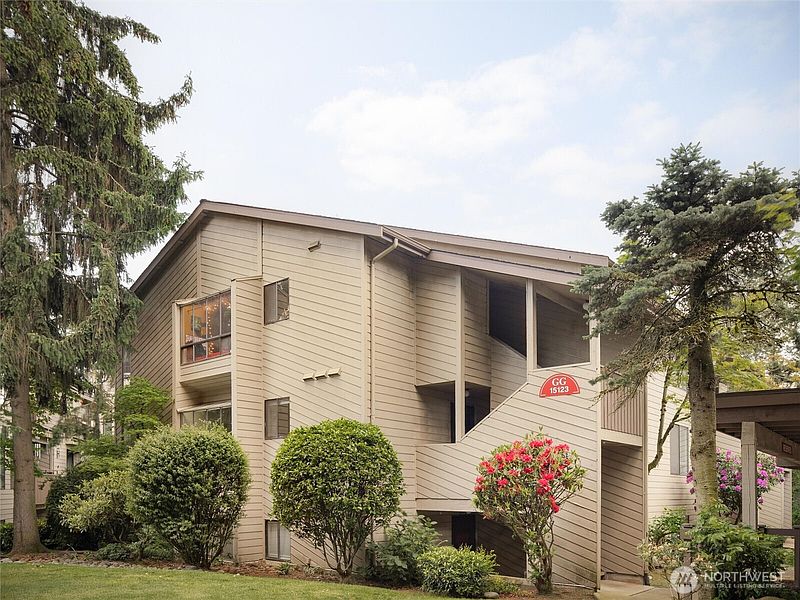 2nd image of 15123 Sunwood Boulevard #GG21