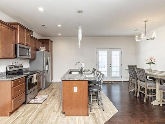 4th image of 7354 Pebble Lake Dr