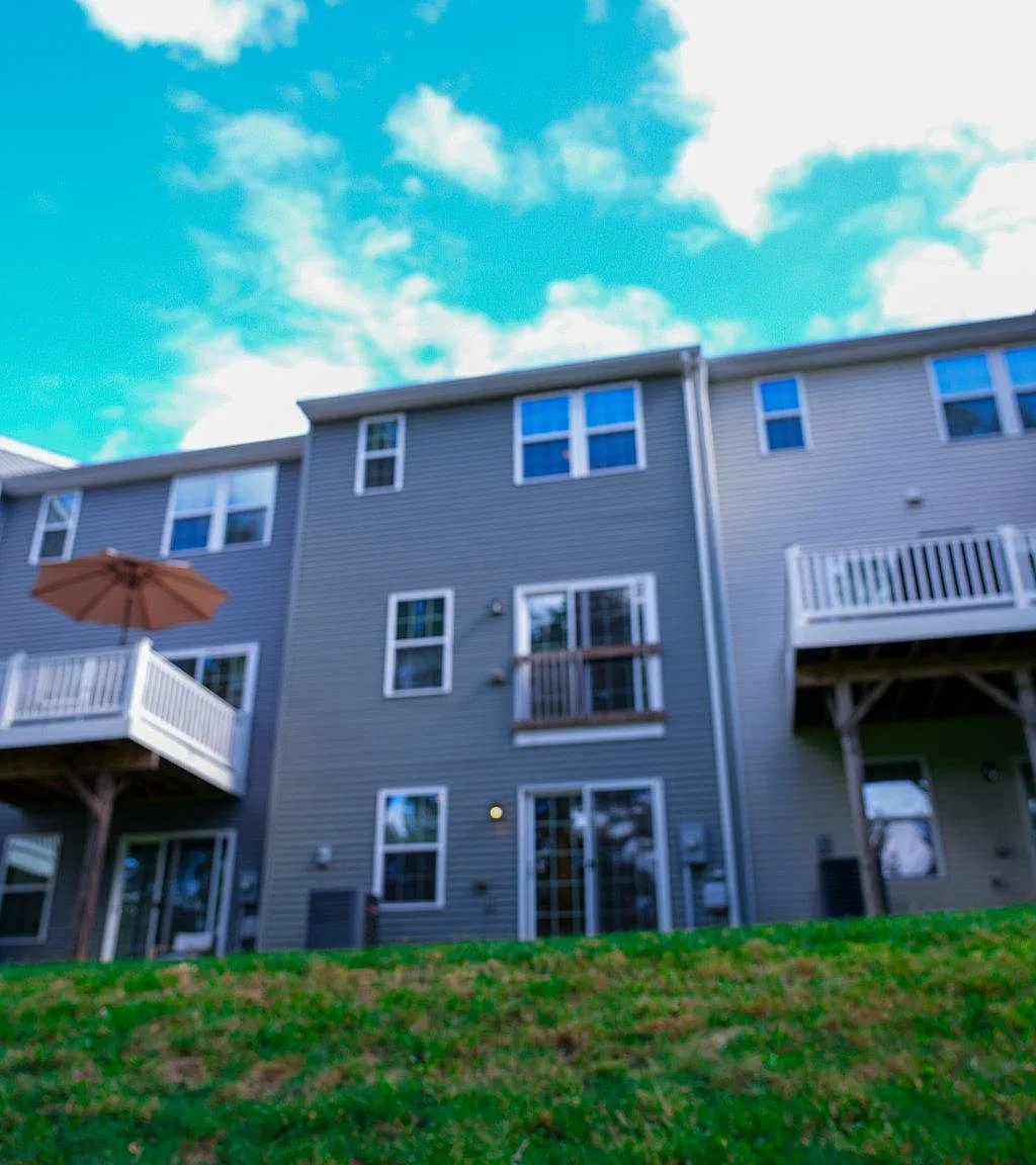 3 bed, 4.0 bath, 1736 sqft, $2,700 — Photo 4