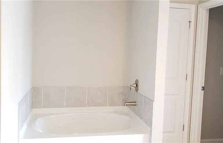 572 Bright St — Photo 17