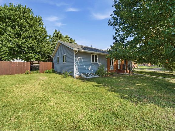3rd image of 1527 Westborough Dr