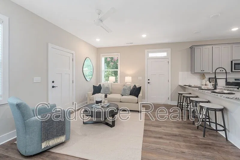 2 bed, 2.5 bath, 1240 sqft, $1,900 — Photo 3