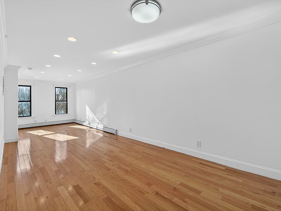 1st image of 2295 Pacific St #3