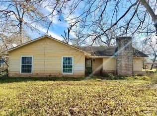 1702 Pony Ln, Wallis, TX 77485