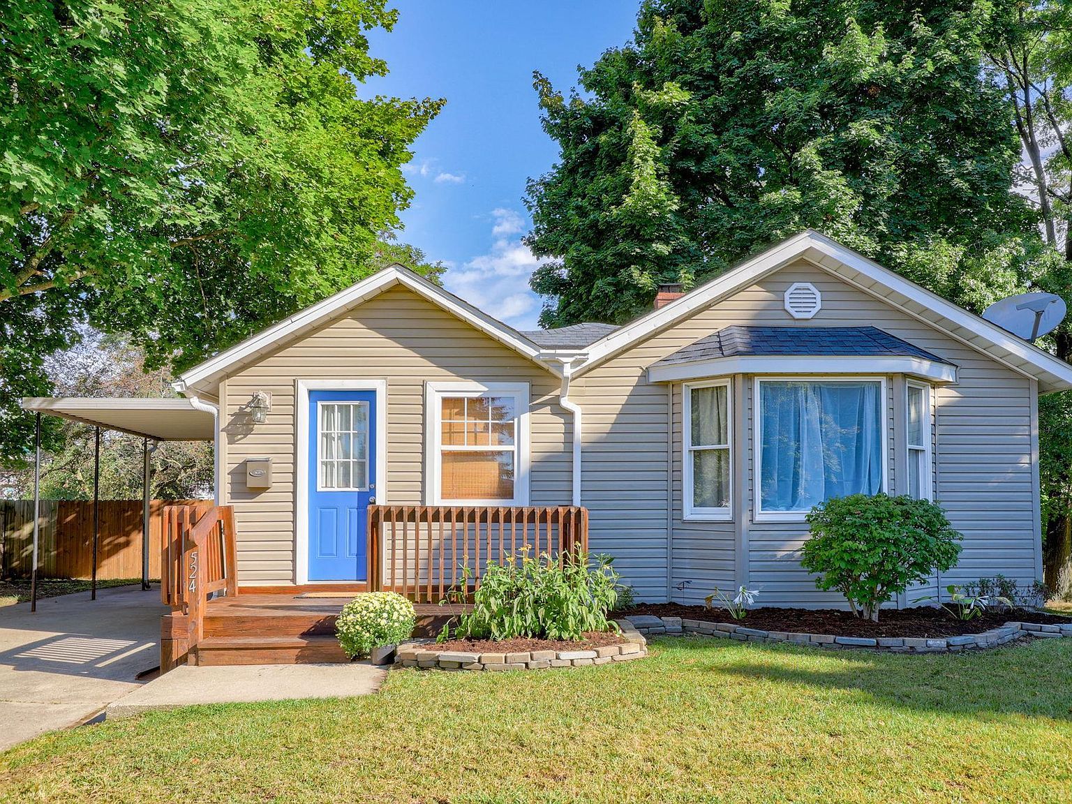 524 W Oak St, Vassar, MI 48768 Zillow