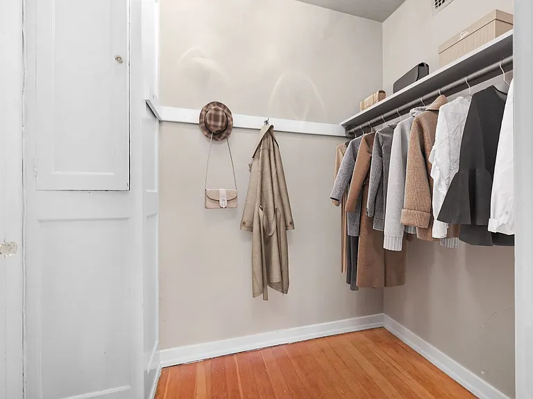 1736 Summit Ave — Photo 12