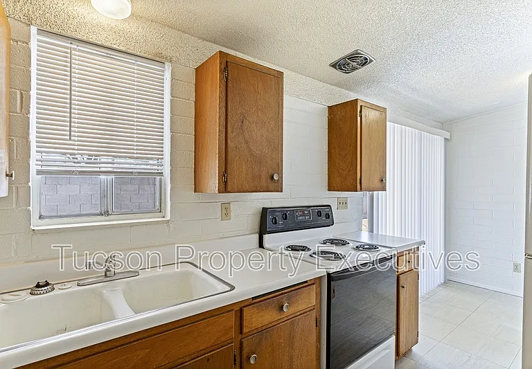 4246 E Pima St #D — Photo 3