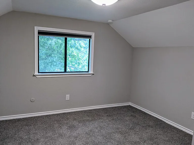 703 Rosedale Dr — Photo 8