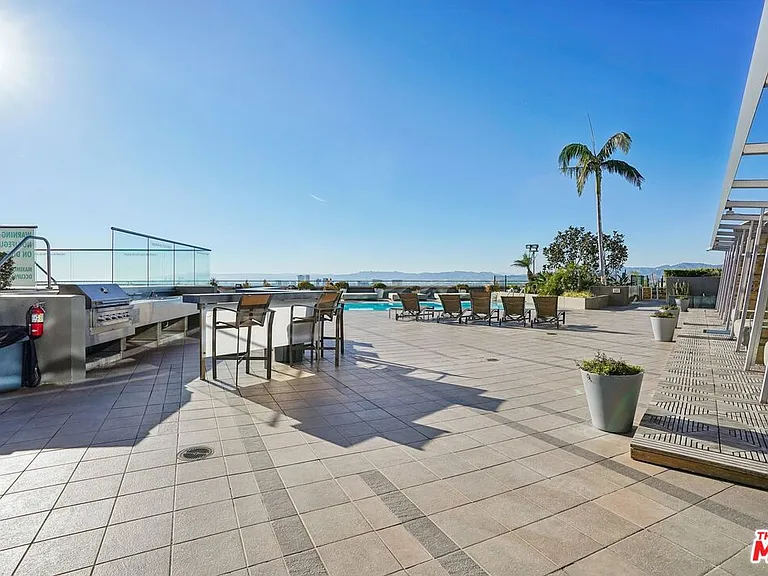 1100 Wilshire Blvd #2201 — Photo 25