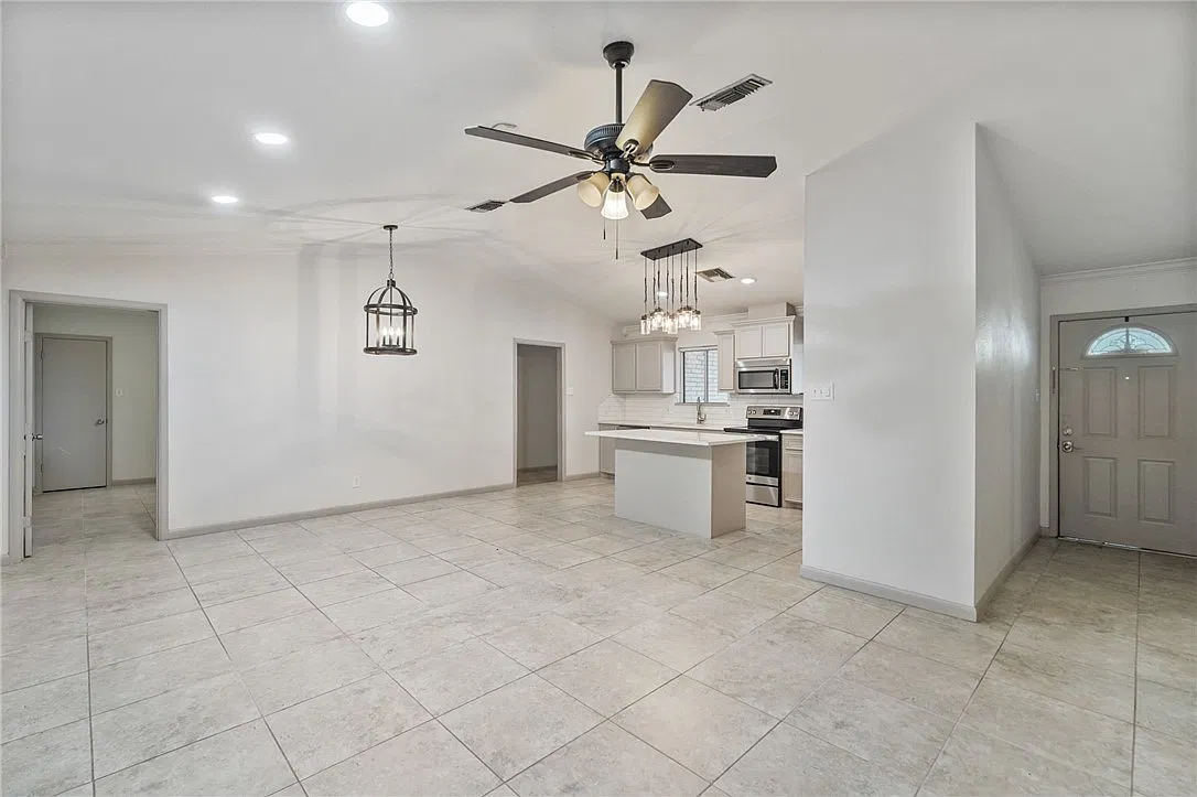 4 bed, 3.0 bath, 1668 sqft, $2,500 — Photo 4