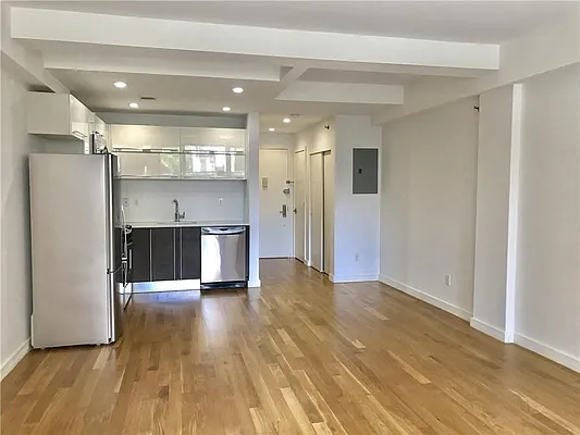 Rented by R New York | media 21