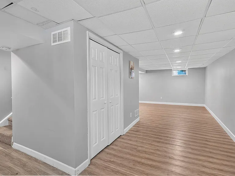 9166 Windy Creek Dr — Photo 29