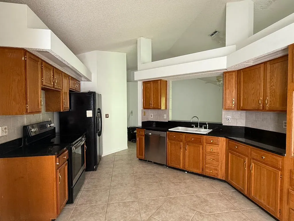 3 bed, 1727 sqft, $2,750 — Photo 2