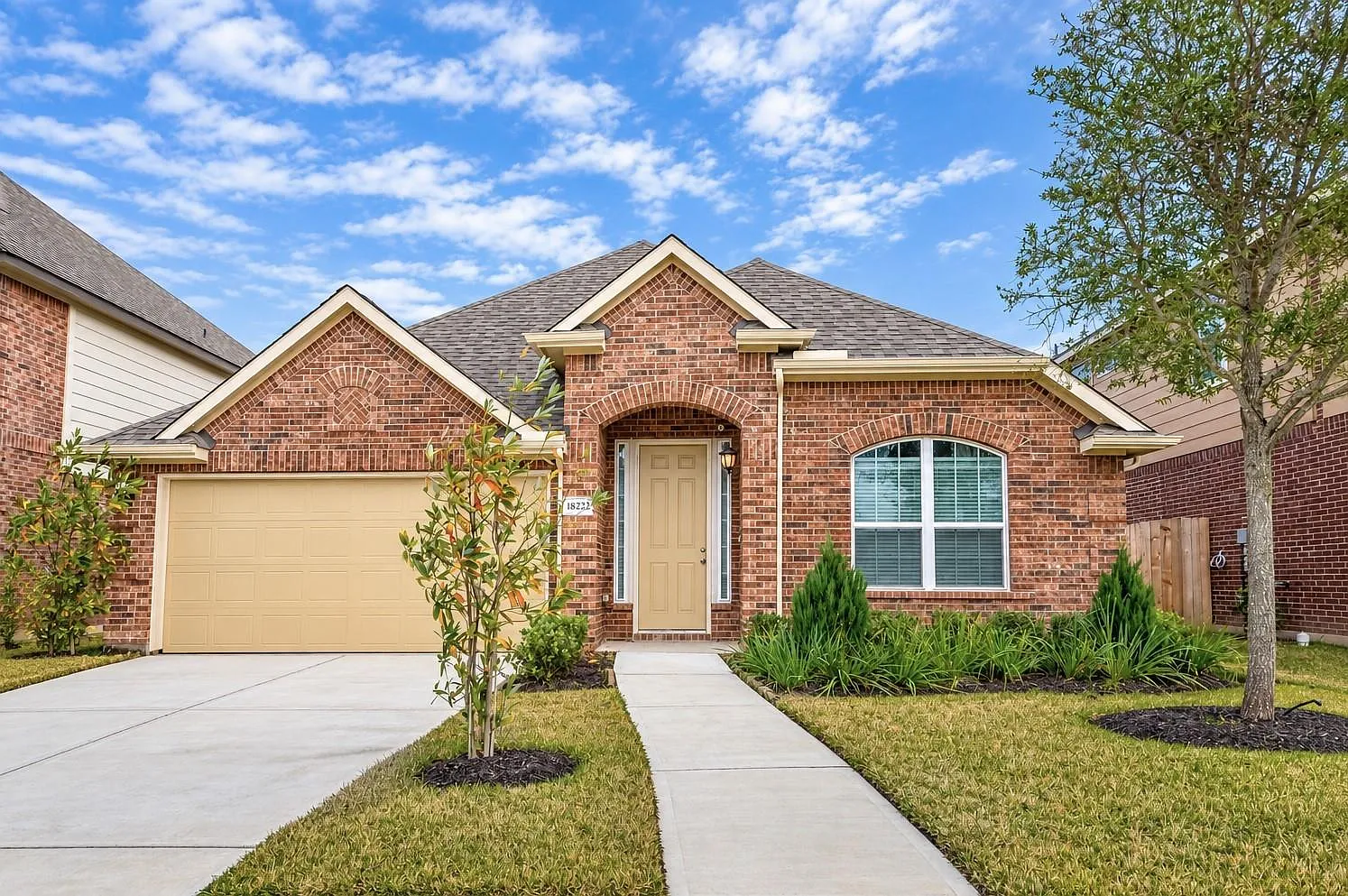 4 bed, 2.0 bath, 2162 sqft, $2,395 — Photo 1