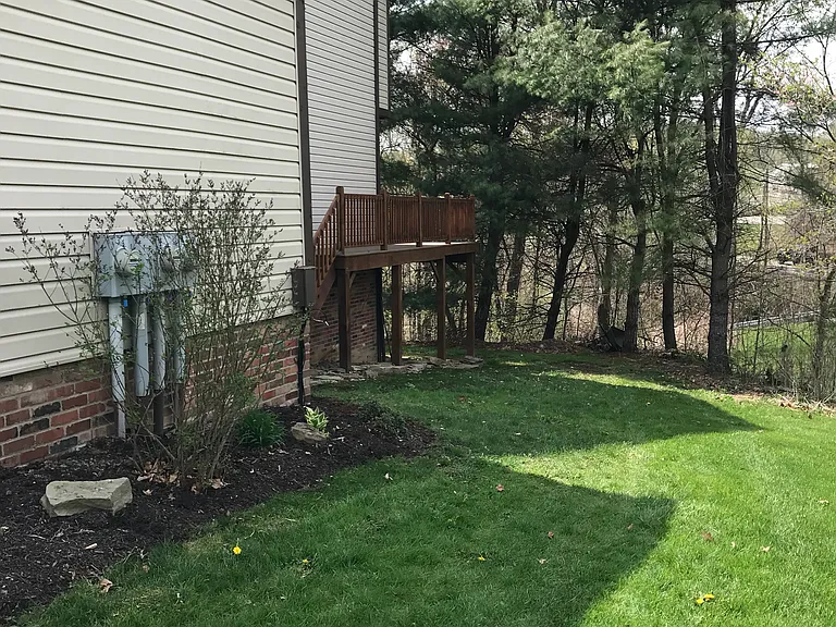 1130 Valleyview Dr — Photo 5