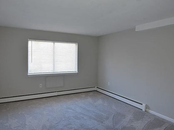 4th image of 17 Stony Brook Dr APT A2