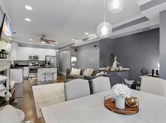 5th image of 2838 N Damen Ave #2