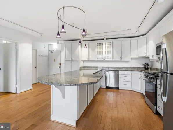 4242 E West Hwy Unit 514, Bethesda, MD 20814