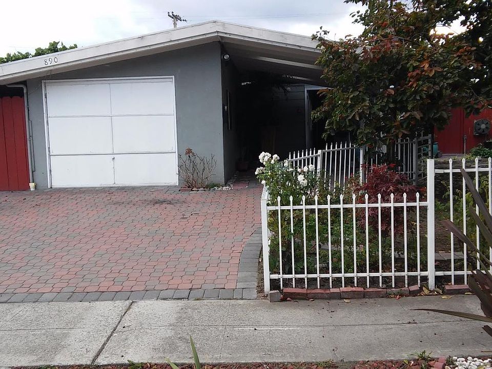 1st image of 890 Lakehaven Dr