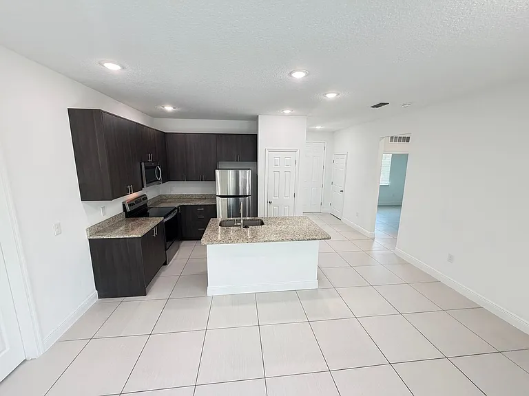 2481 San Filippo Dr SE — Photo 20