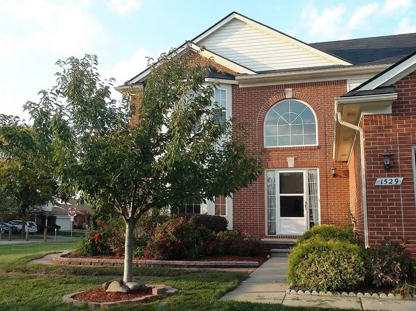 1529 Boyd St, Troy, MI 48083