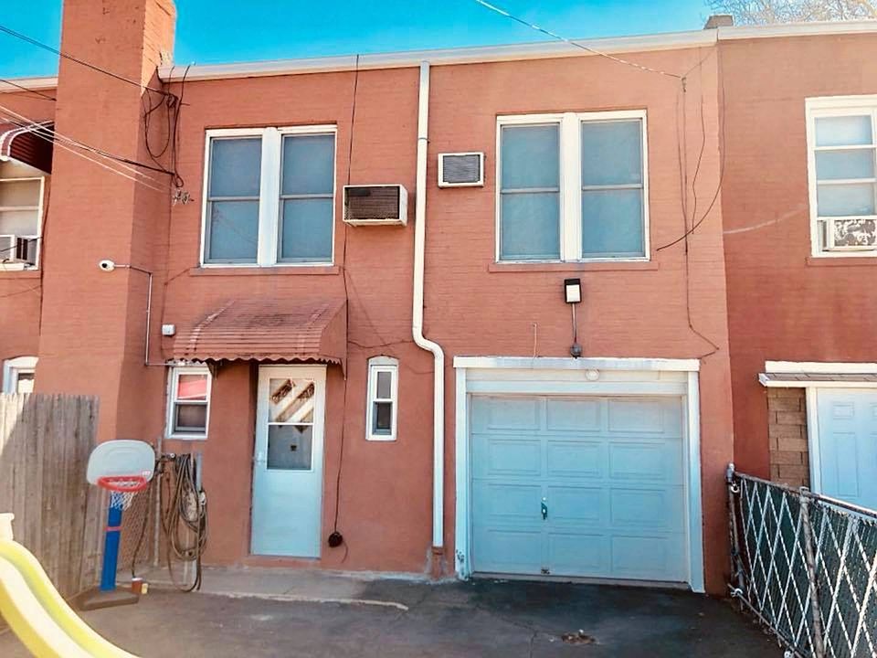 2nd image of 1456 E 51st St