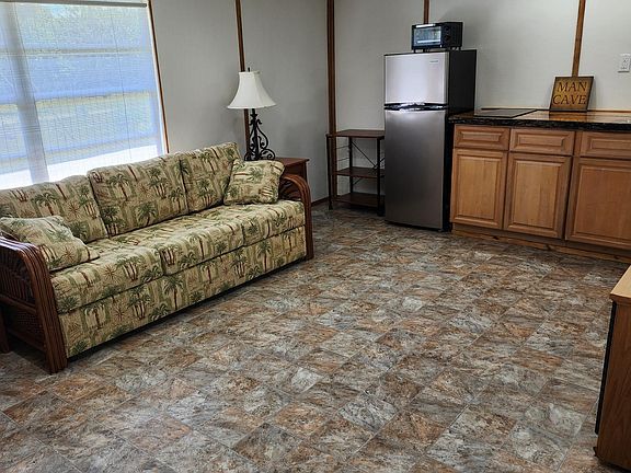 3rd image of 1063 Harper Ln