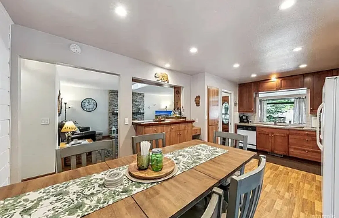 803 Michael Dr — Photo 3