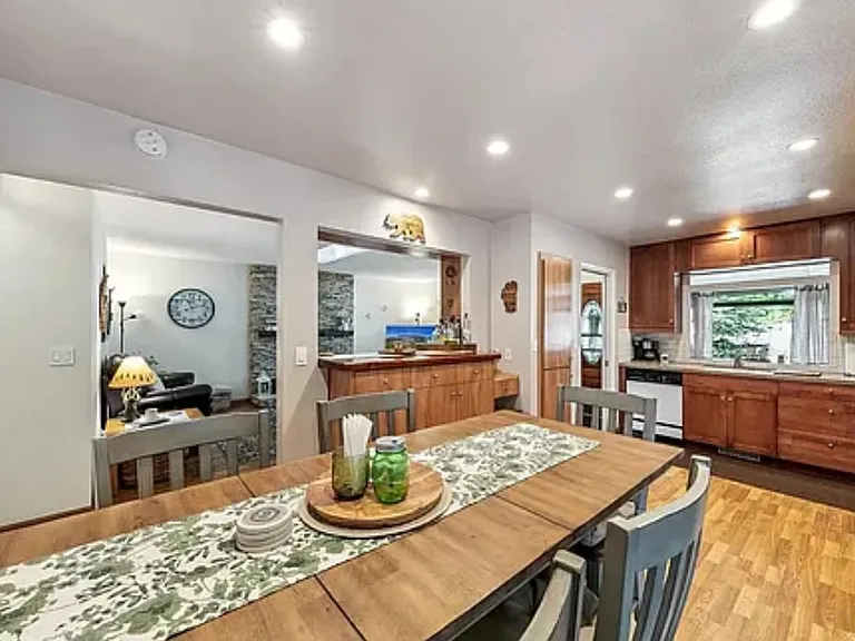 803 Michael Dr — Photo 3