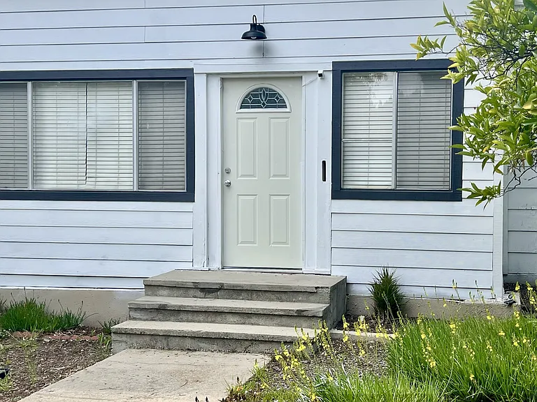 Roselawn Ave — Photo 13