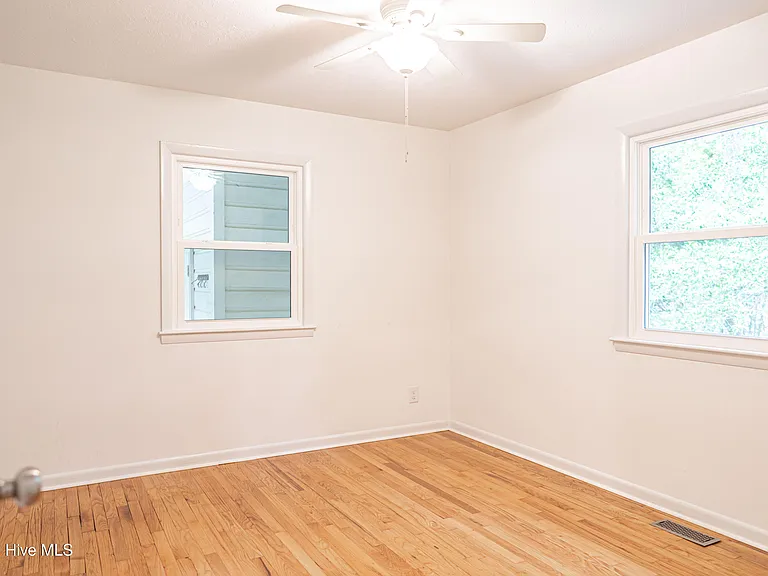 1290 W Wisconsin Ave — Photo 14