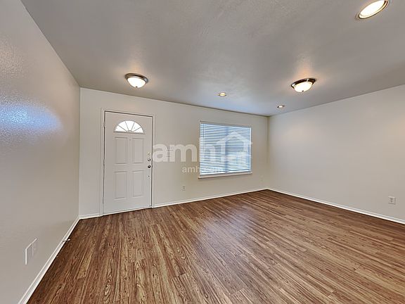 2nd image of 2036 Pine Knot Dr