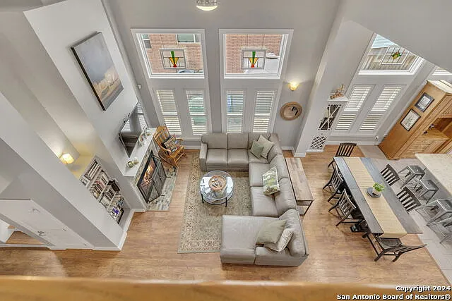 728 E Guenther St — Photo 33