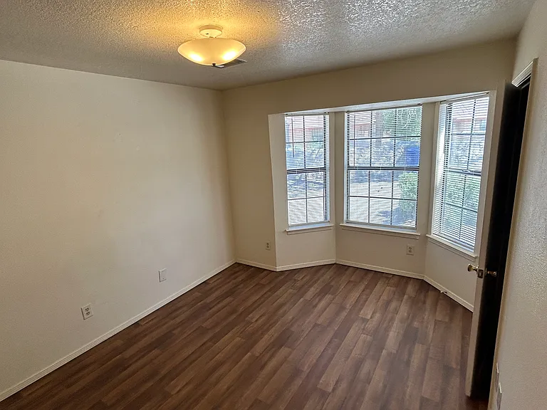 4025 Mary Cir #C — Photo 12