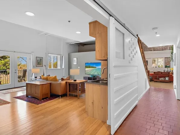 123 Sawyer St Unit 12, New Bedford, MA 02746