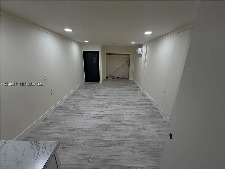 725 SW 1st Ave #1 — Photo 20