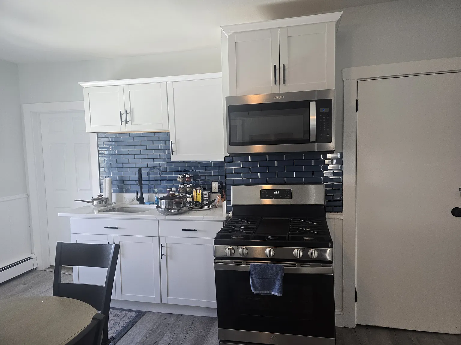 3 bed, 1000 sqft, $2,500 — Photo 3