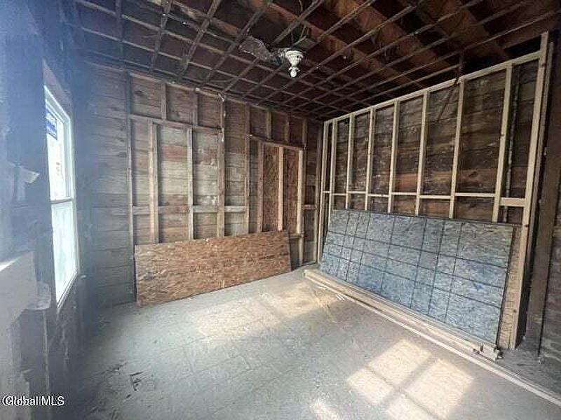 5th image of 84 Ida Street