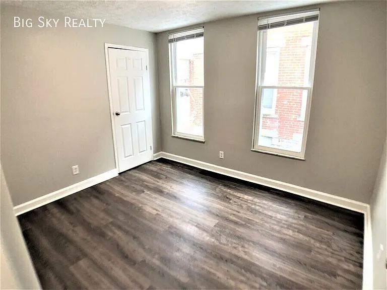 881 Oak St — Photo 8