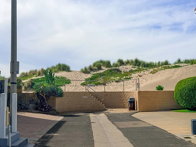 1089 Belfast Ln — Photo 31