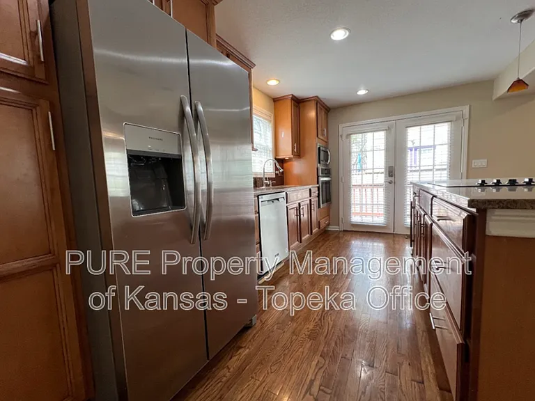 429 E 63rd Ter — Photo 34