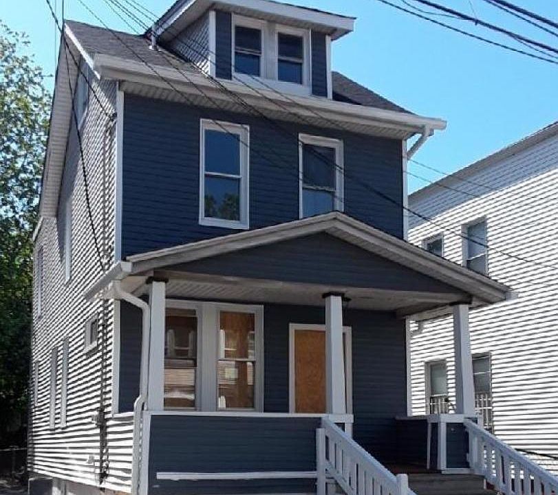 1st image of 250 Leslie St