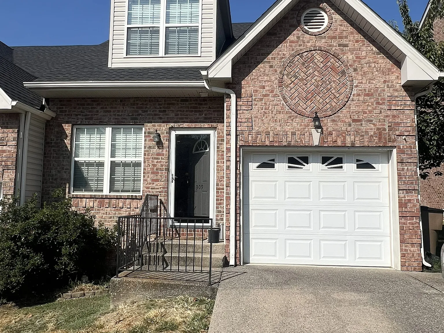 2 bed, 1287 sqft, $1,800 — Photo 1