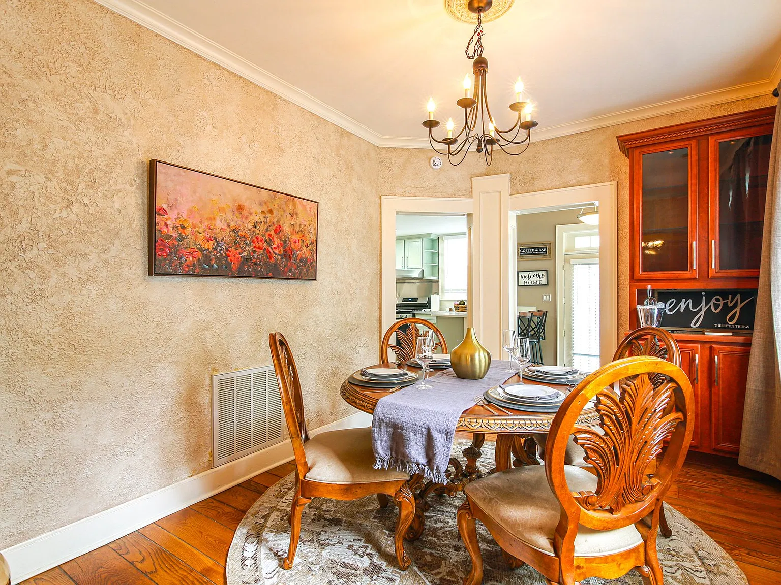 811 Cypress Dr — Photo 3