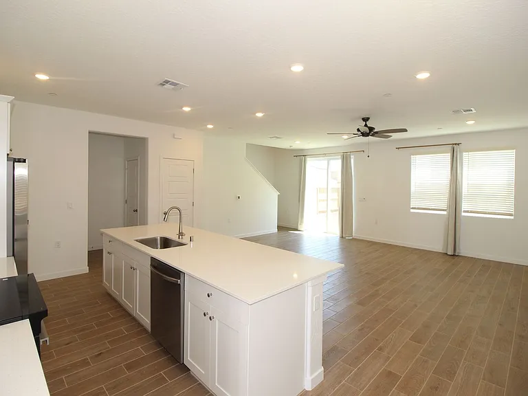 6137 W Ramona Way — Photo 3