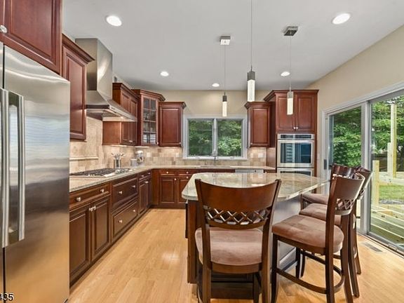 2nd image of 30 Kent Dr