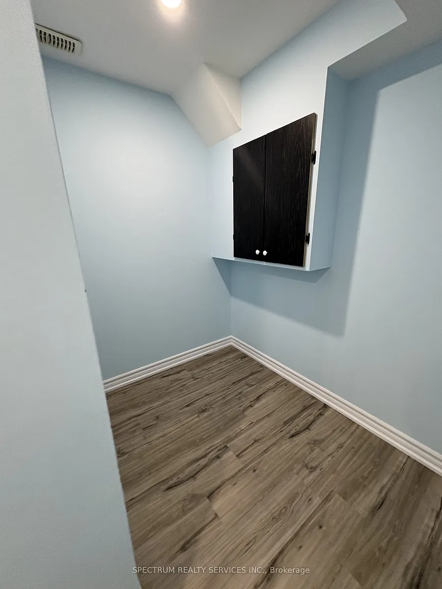 Building Photo - 1816 Silverstone Cres