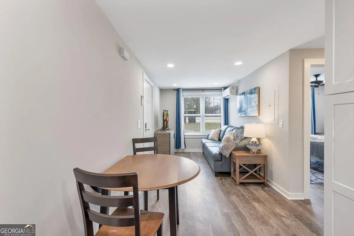 2 bed, 1.0 bath, 700 sqft, $2,600 — Photo 2