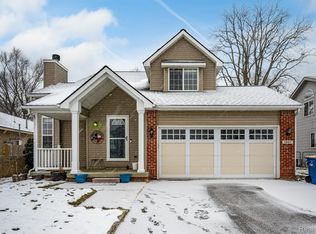 1307 S Cass Lake Rd, Waterford, MI 48328