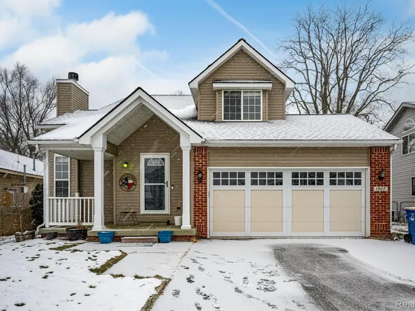 1307 S Cass Lake Rd, Waterford, MI 48328